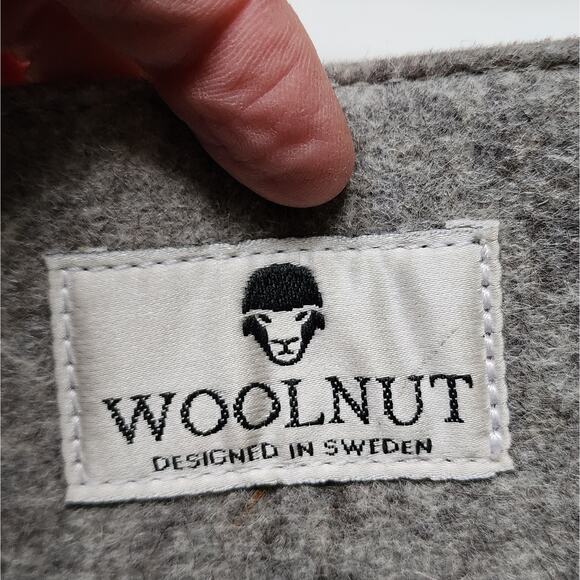 Woolnut Leather Sleeve for 13 Inch MacBook Pro & Air - Picture 2 of 6